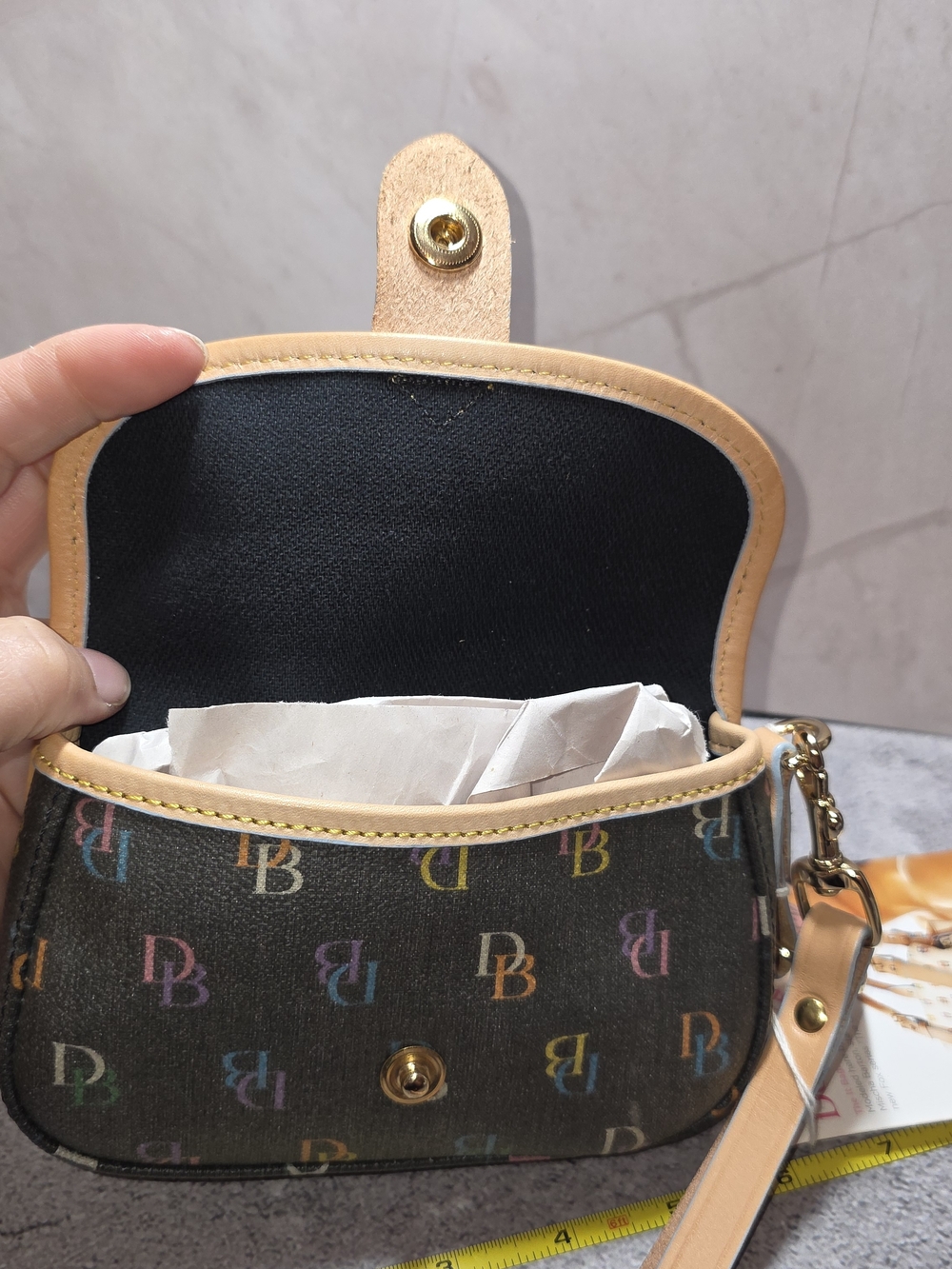 Vintage Dooney & Bourke Black Multicolor DB Wristlet with Tan Trim - Picture 7 of 10